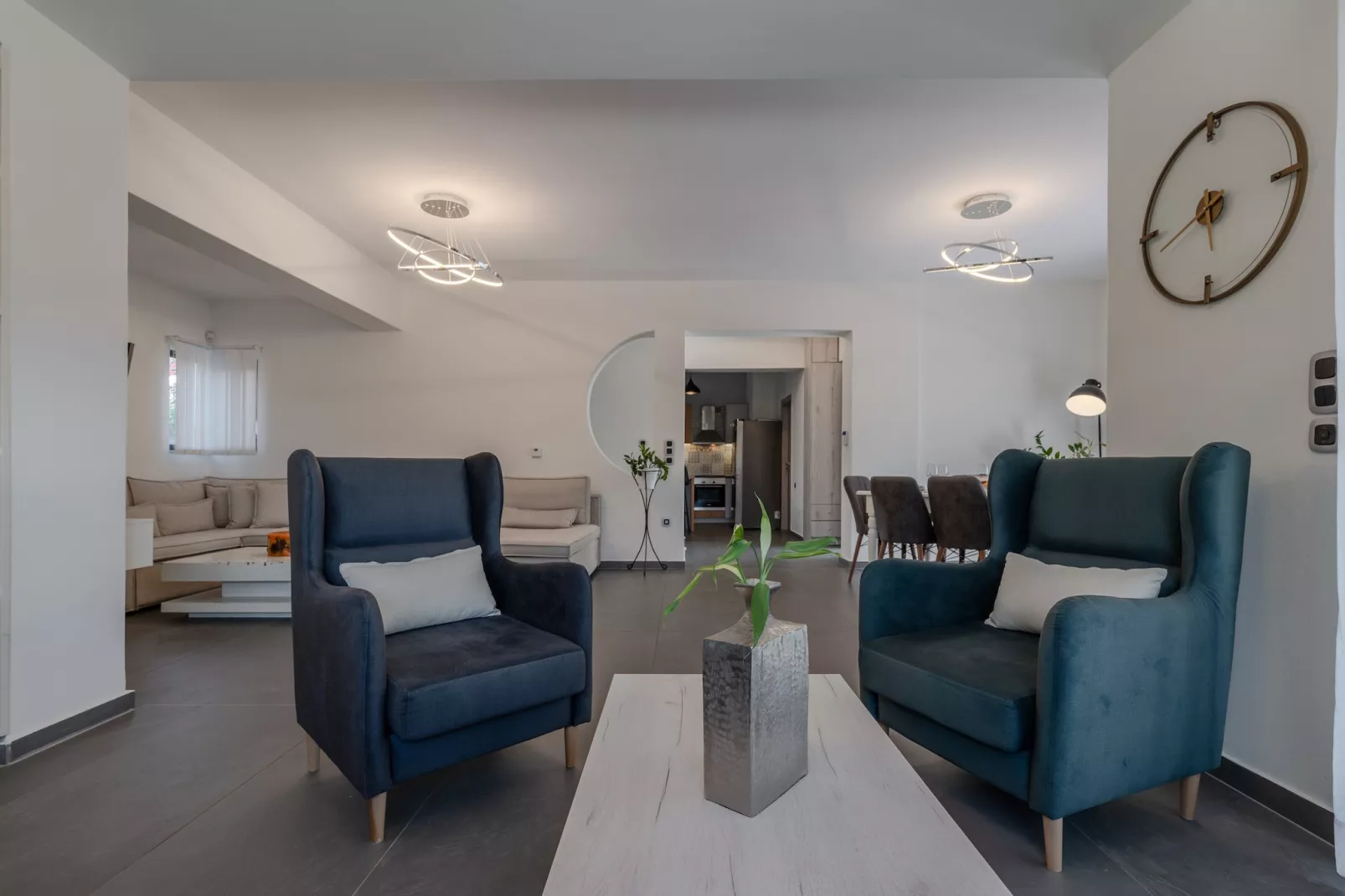 3A's Family Luxury Villa-Living room