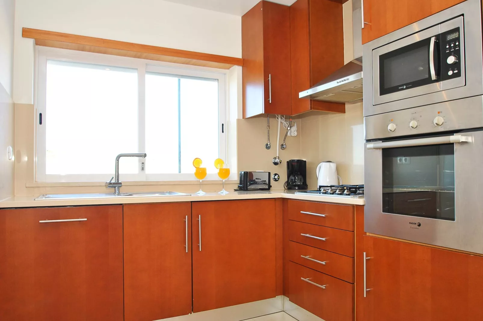 Townhouse Mar 1-Kitchen