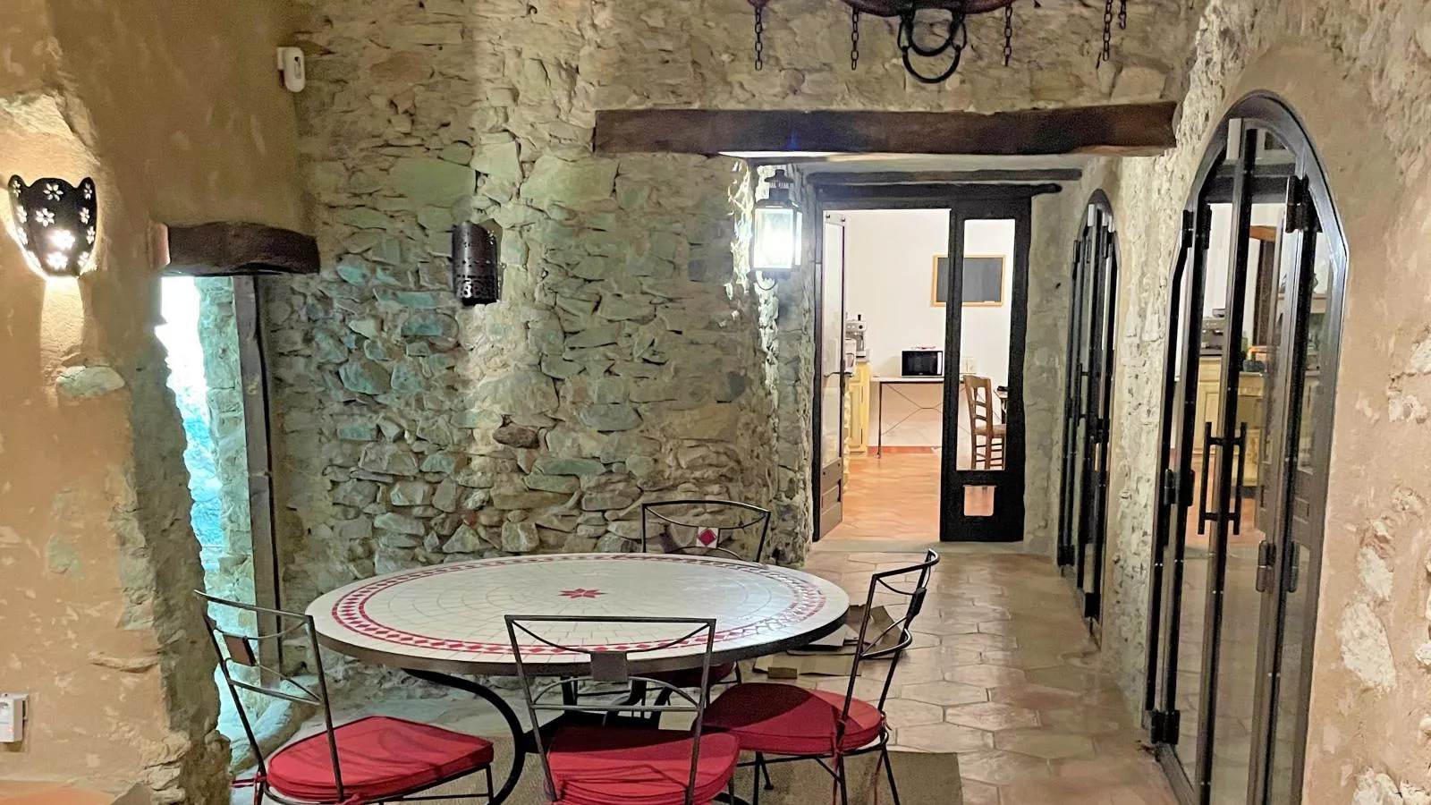 Bastide St John-Dining room