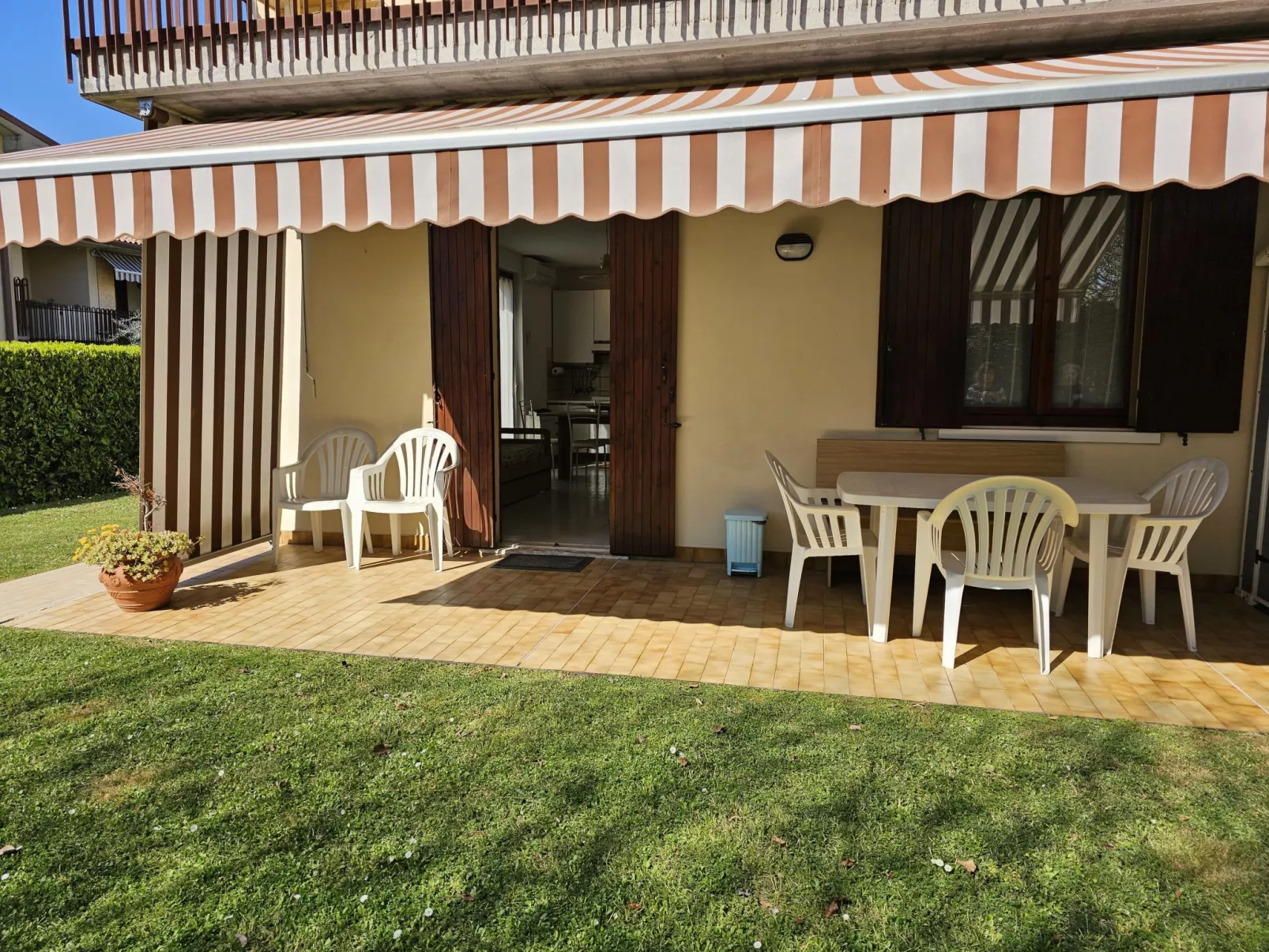 Sole del Garda-Outside
