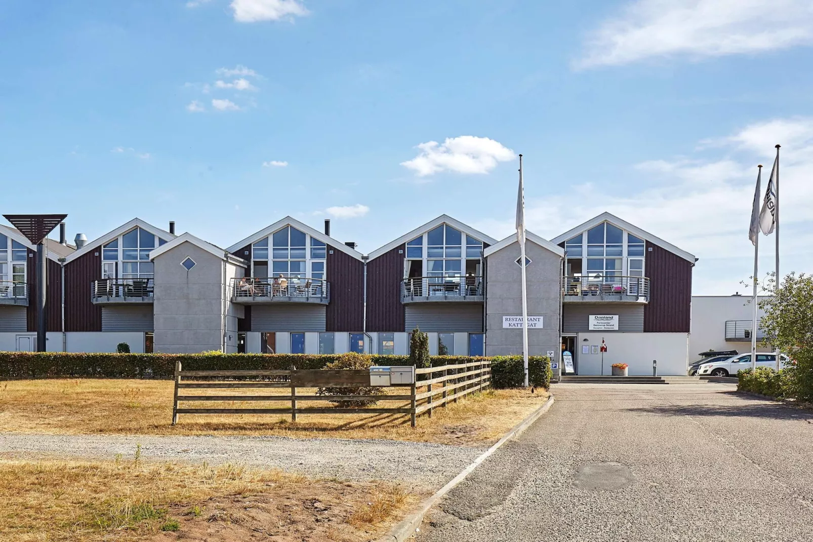 2 room,ground floor or 1.-Water view