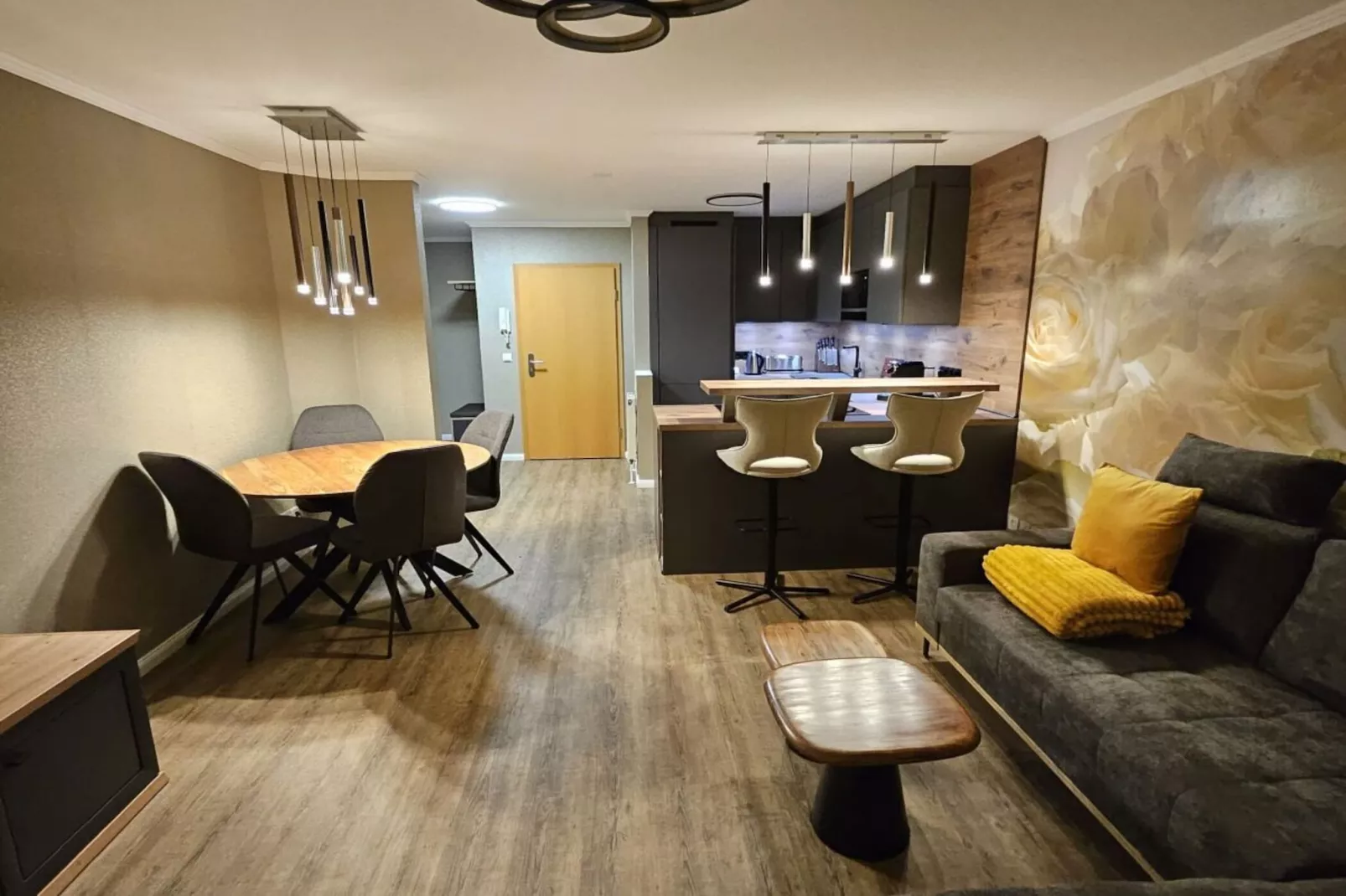 518749-Dining room