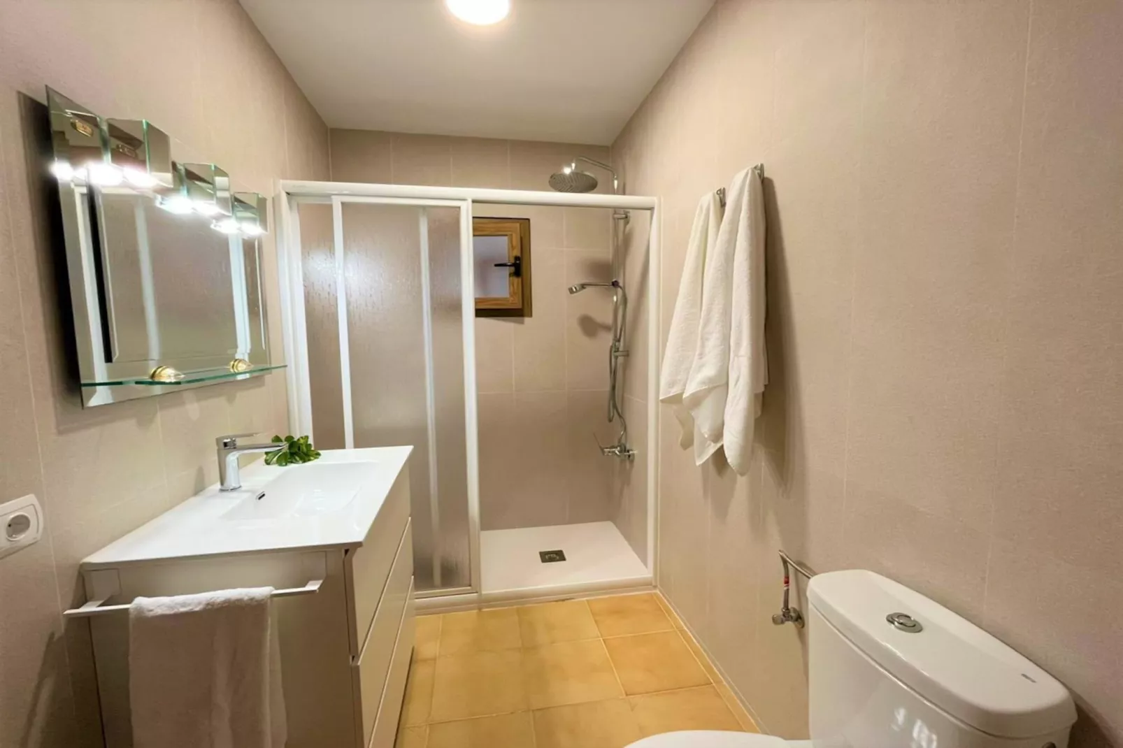 Eden Lago-Bathroom
