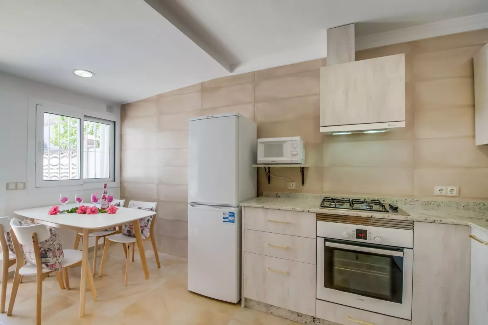 Adelfa-Kitchen