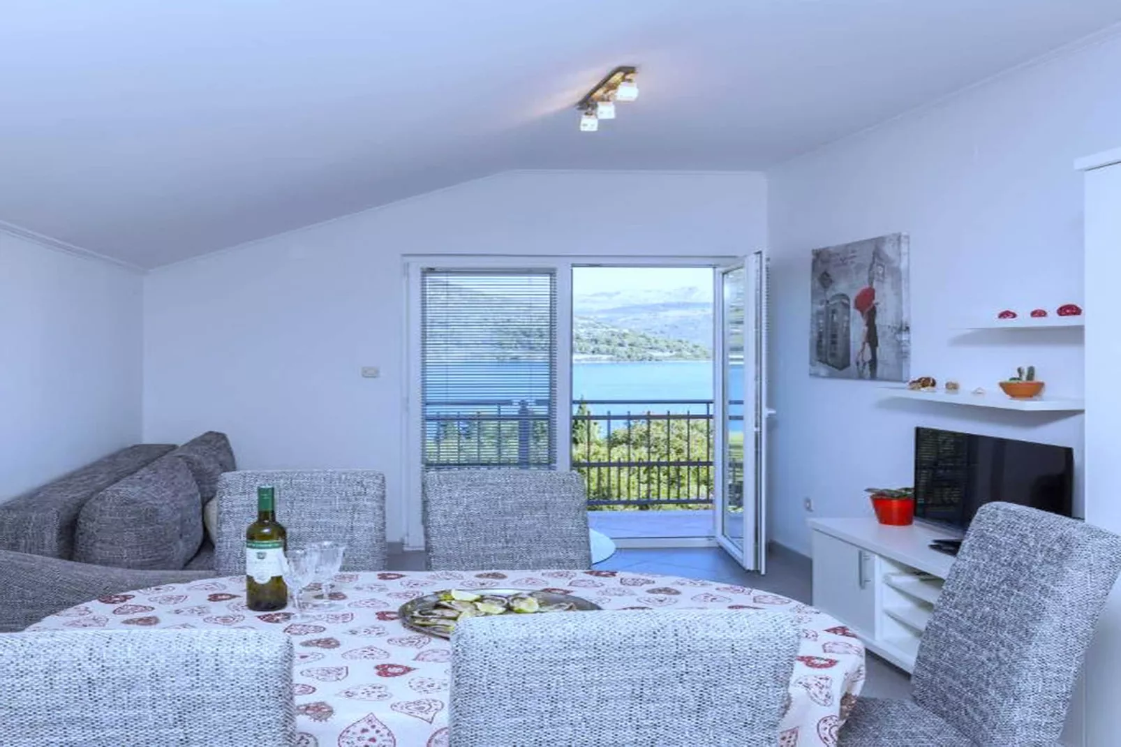 Apartments Memunić - One Bedroom Apartment with Balcony and Sea View (CRVENI)-Indoor