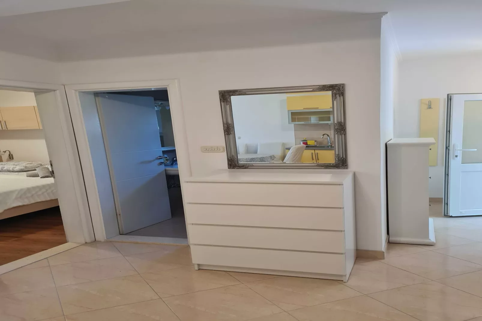 Apartments Memunić - Superior One Bedroom Apartment with Balcony and Sea View (ŽUTI)-Indoor