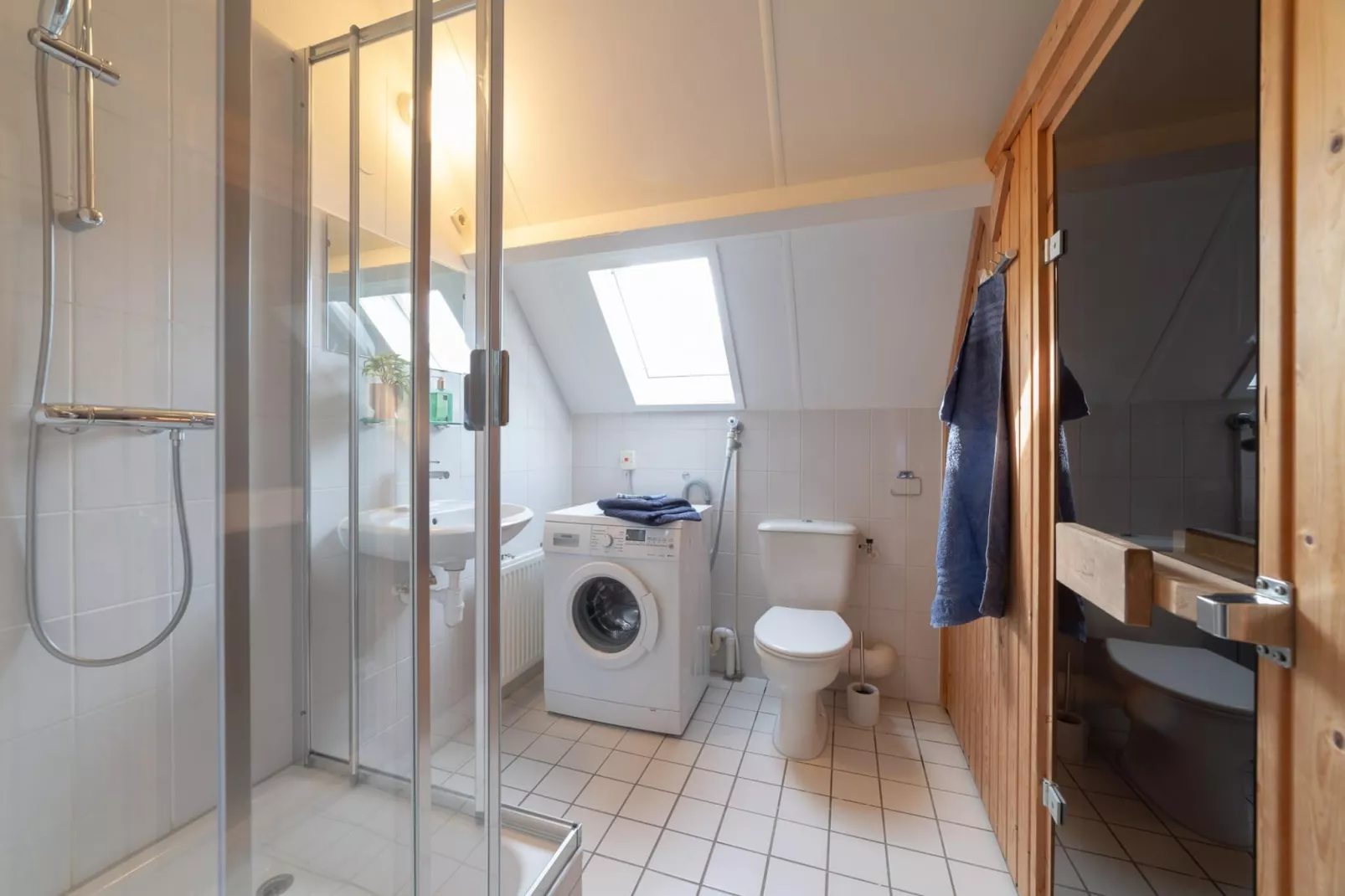 Villapark De Oesterbaai 63-Badezimmer