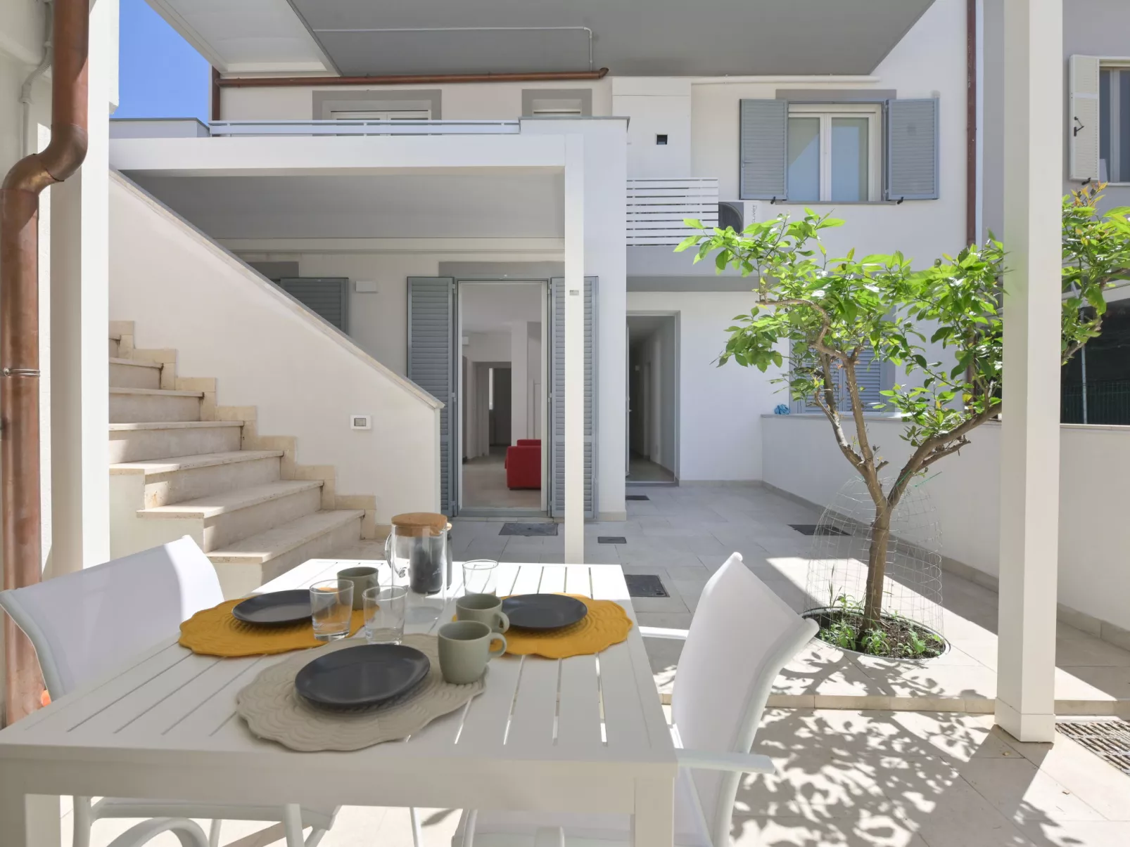 Pianosa-Outside