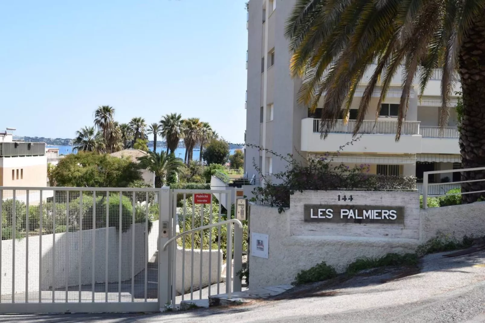 Vue Mer à Golfe-Juan Proche Cannes Plage et Garage