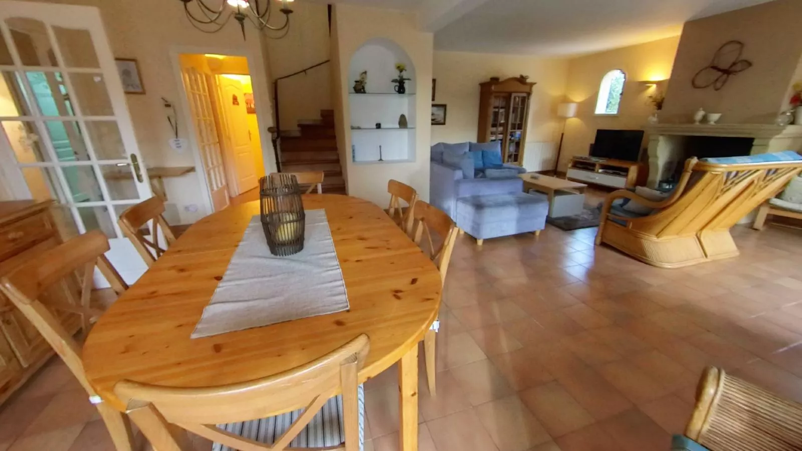 Roco Aigle-Living room
