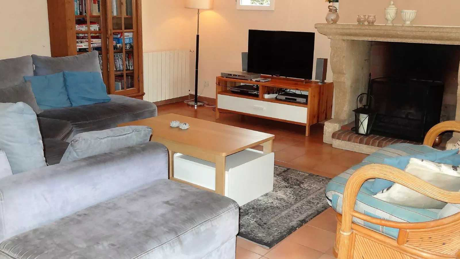 Roco Aigle-Living room