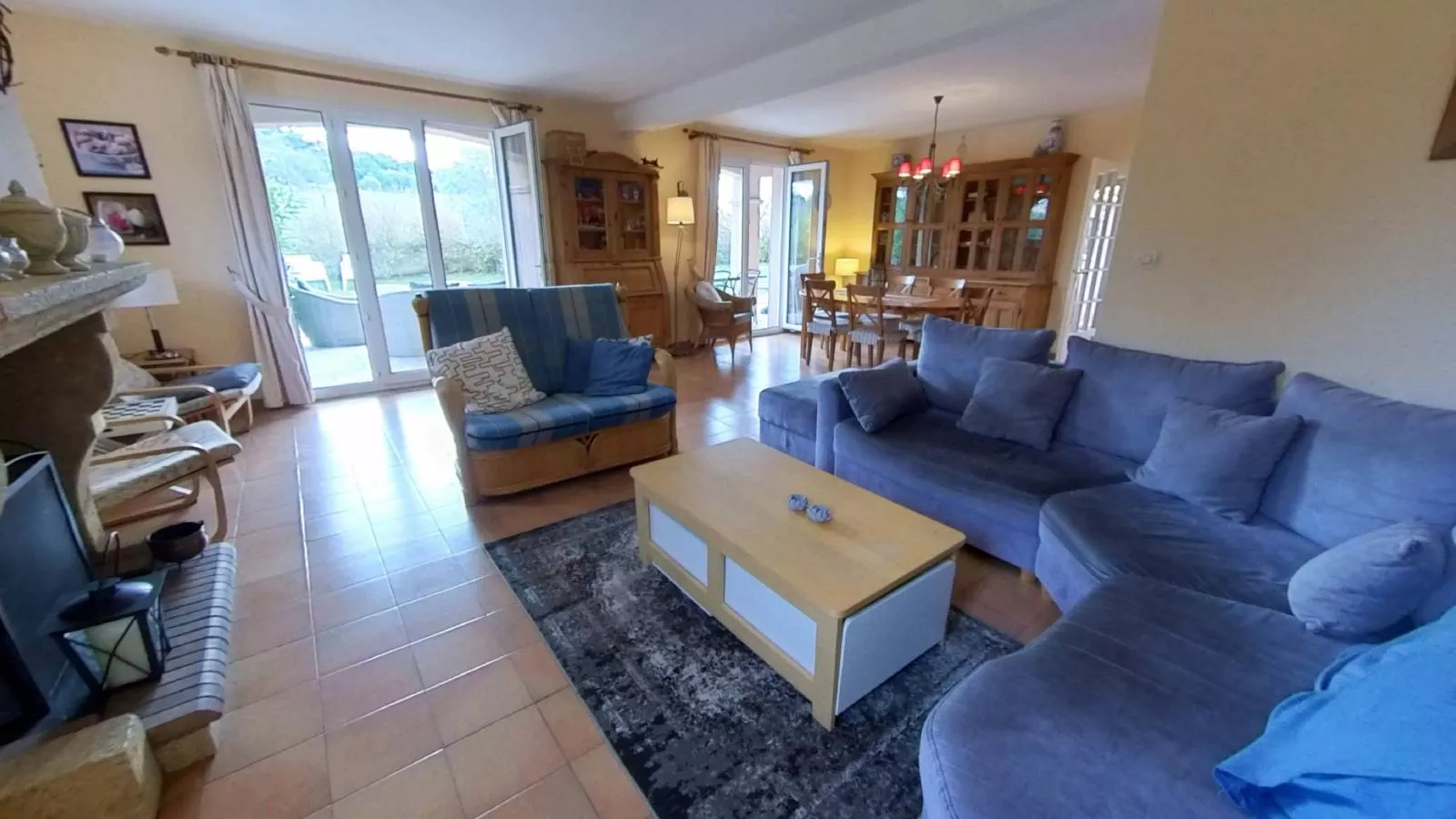 Roco Aigle-Living room