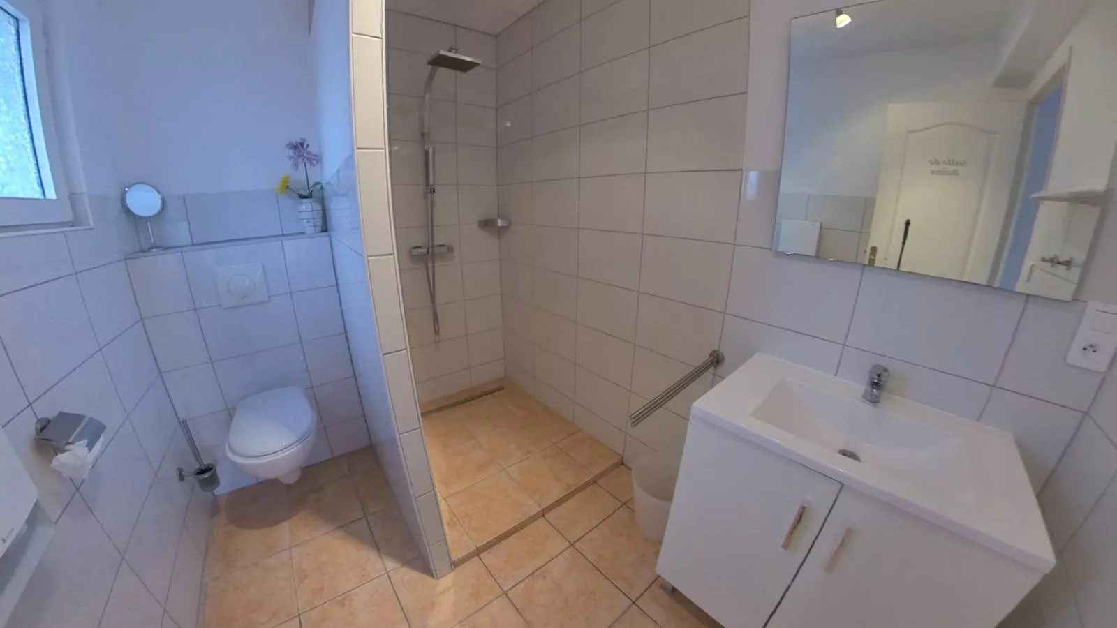 Roco Aigle-Bathroom