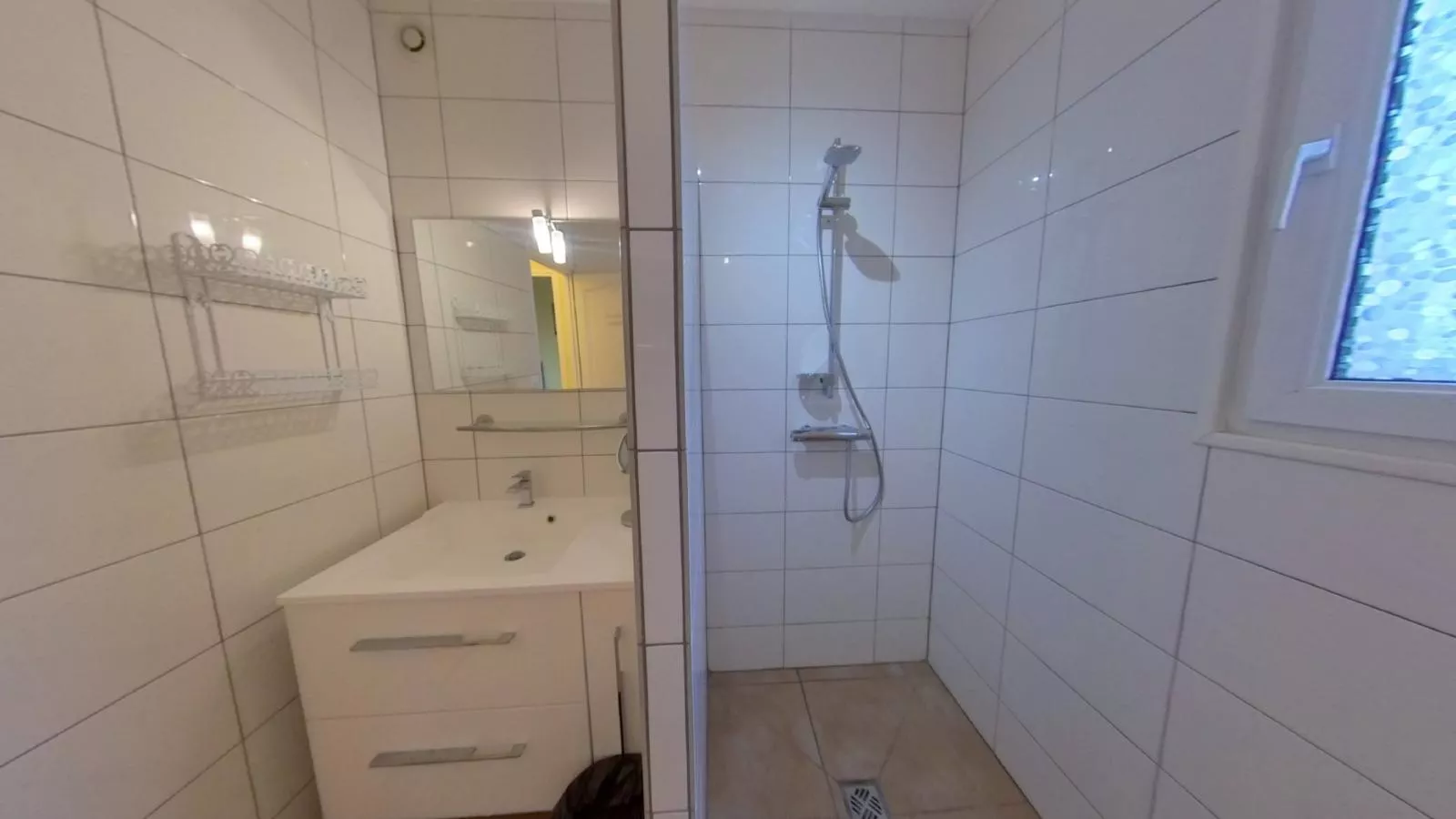 Roco Aigle-Bathroom