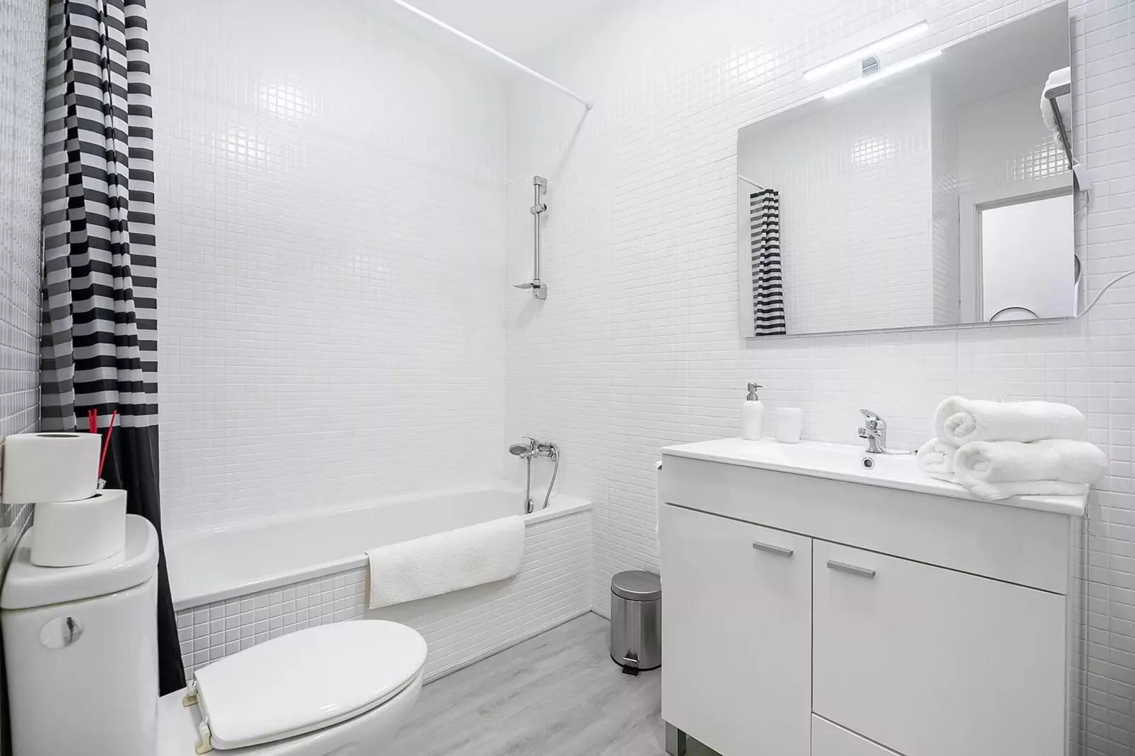 Tossa Apartment-Bathroom