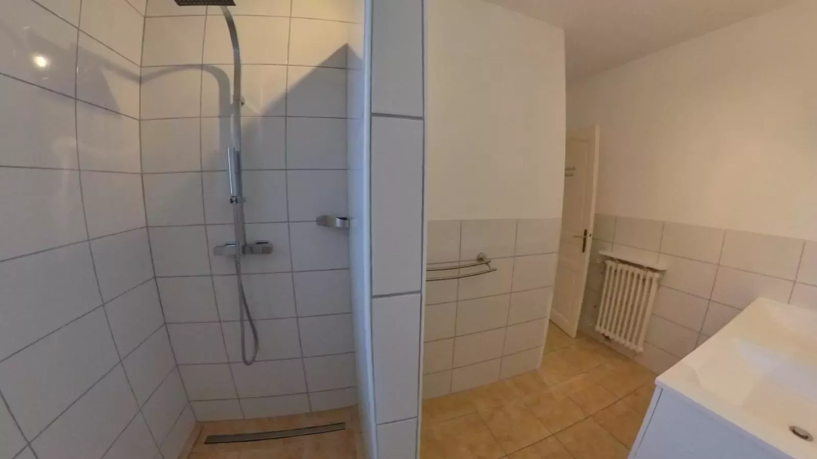 Roco Aigle-Bathroom