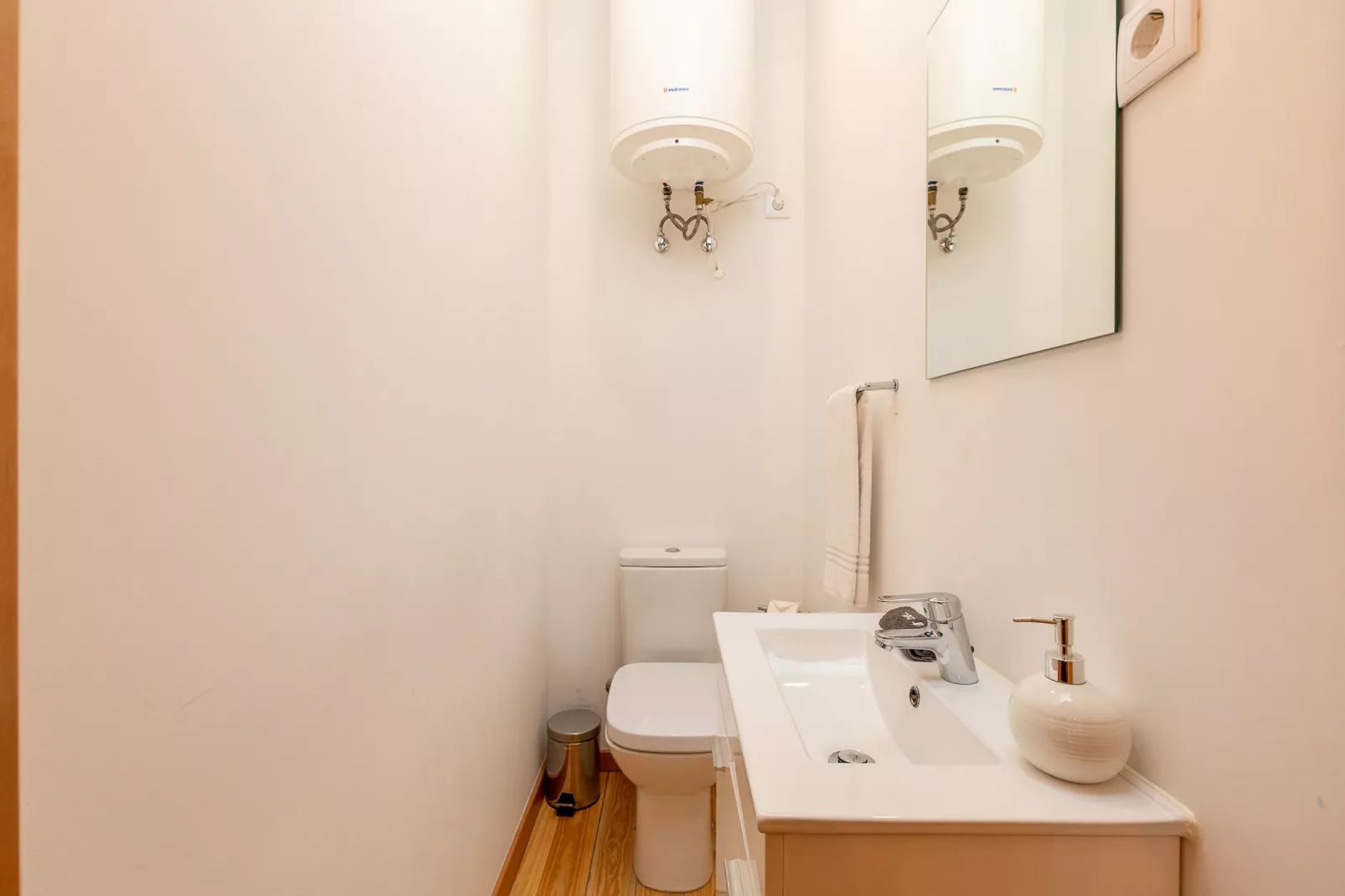 YOUROPO - Cosy 4-Bathroom