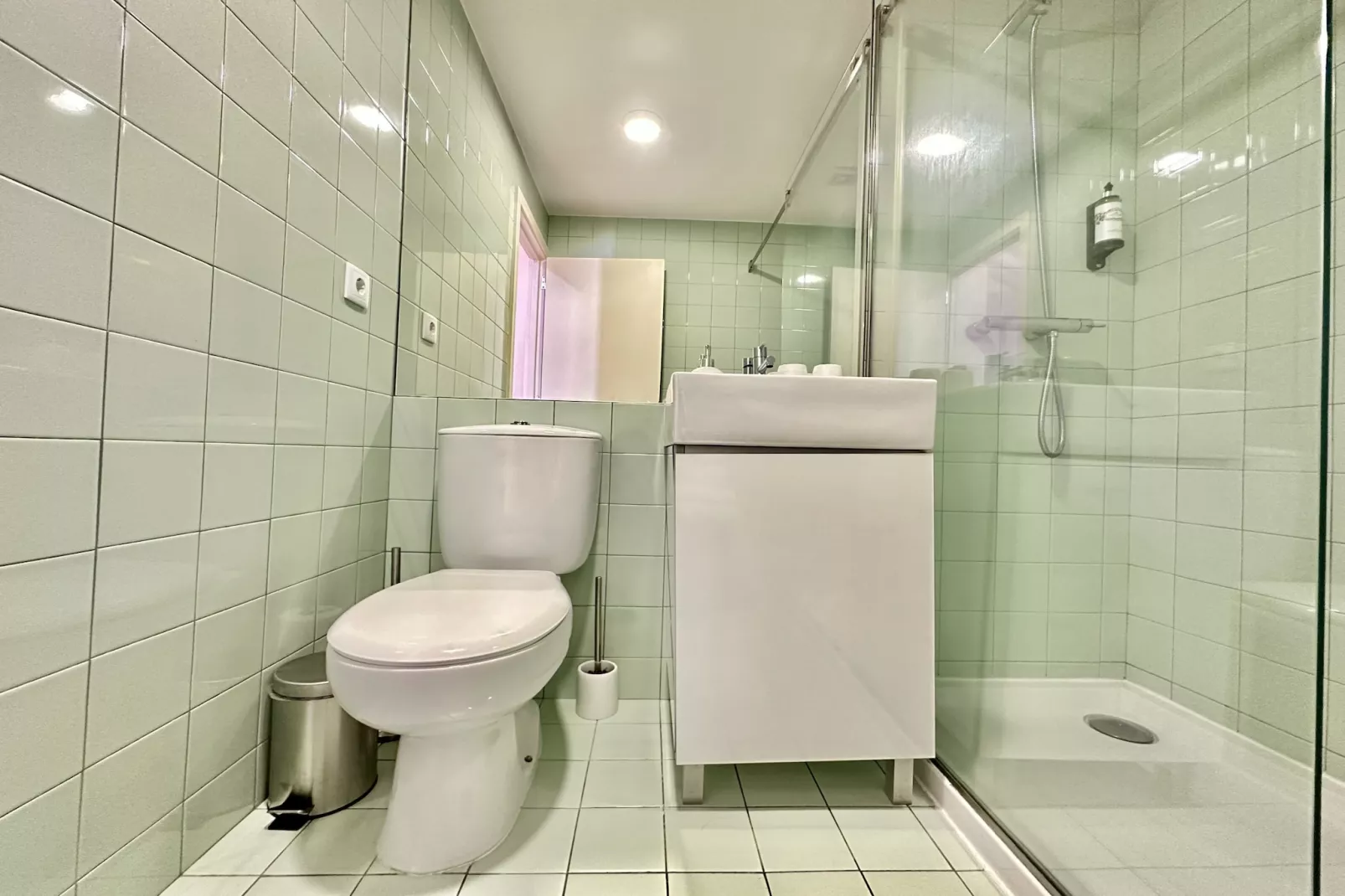 YOUROPO - Typical House 5-Bathroom