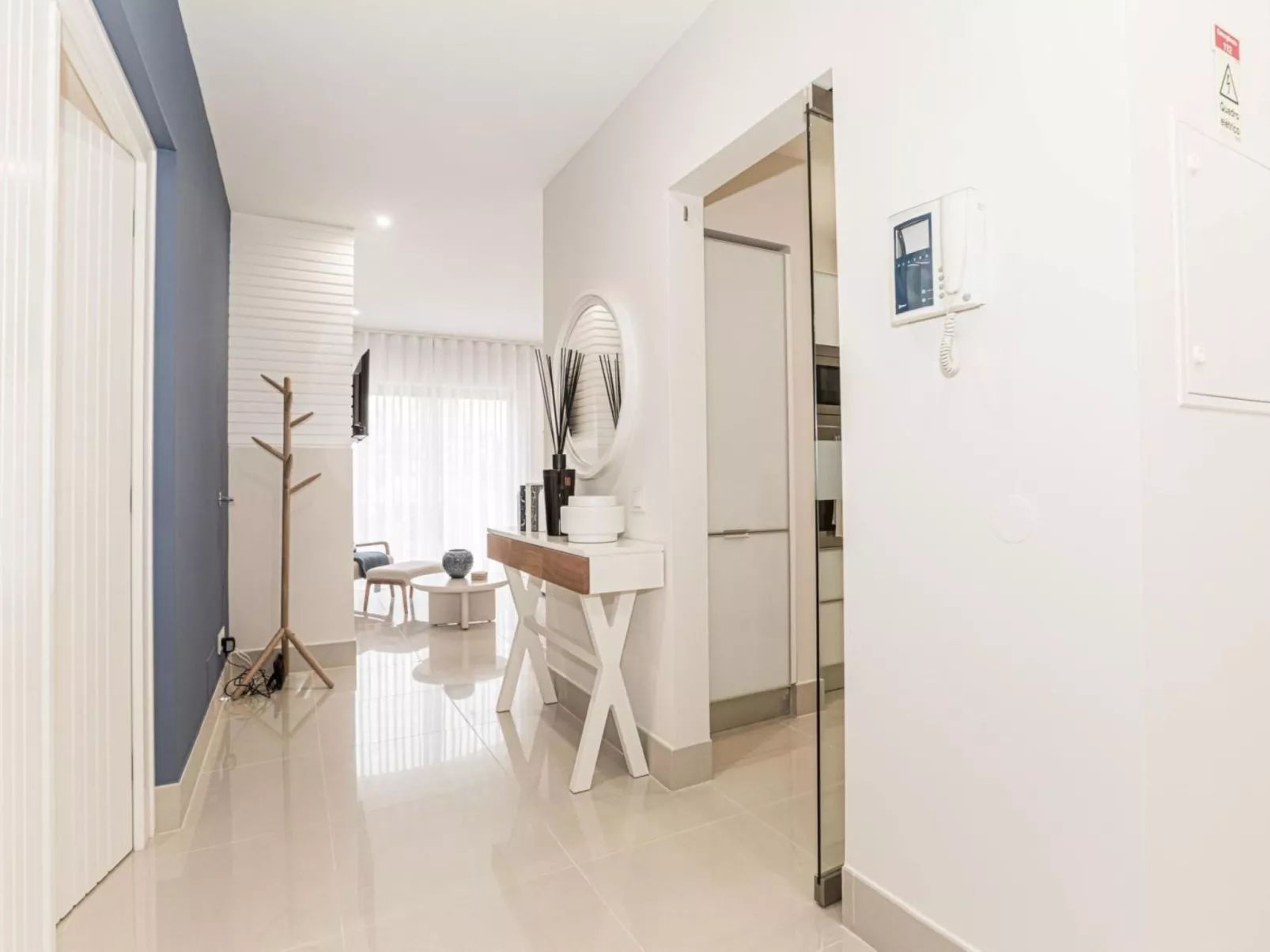 Pine Hills Reva Santuary Modern Elegance-Drinnen