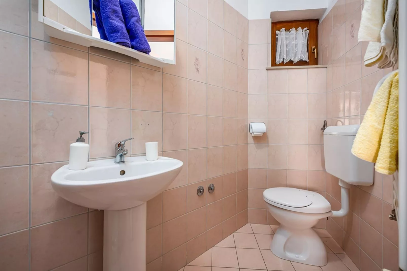 Lara 1 - Shared Pool, Sauna, Jacuzzi-Badezimmer