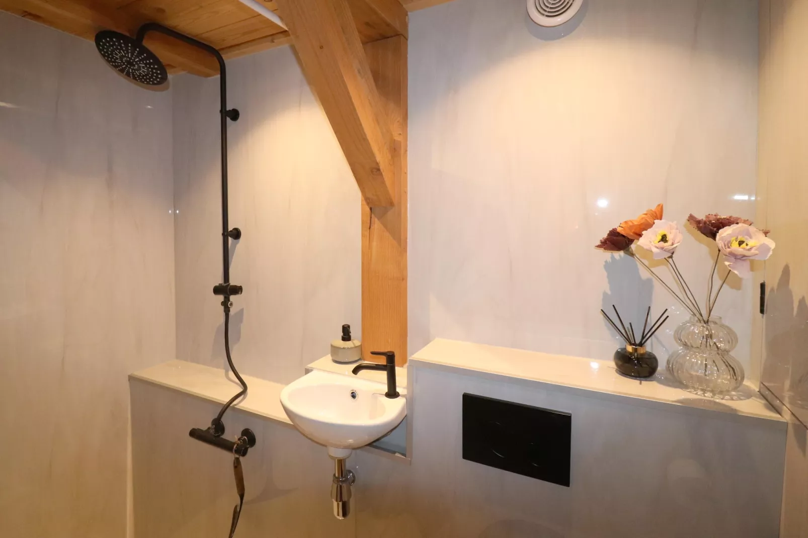 Grutto-Bathroom