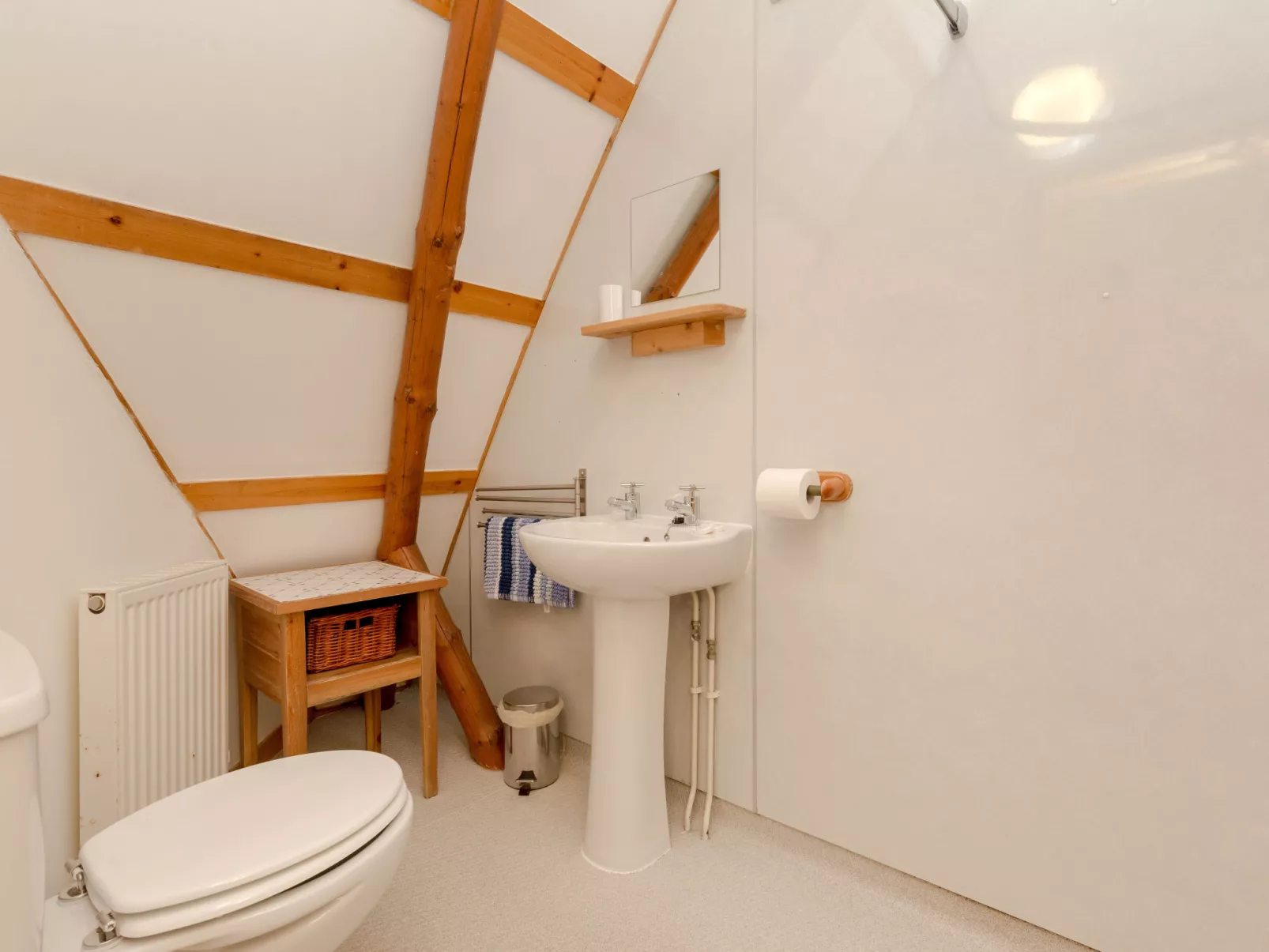 Rabbie Burns Lodge-Dedans