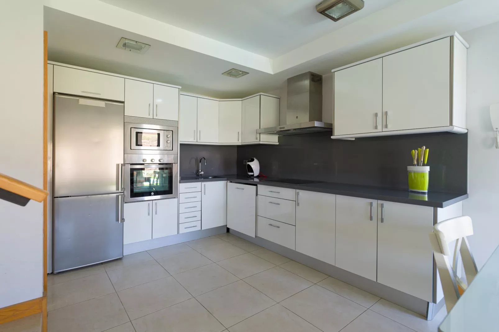 VISTA GOLF 30-Kitchen