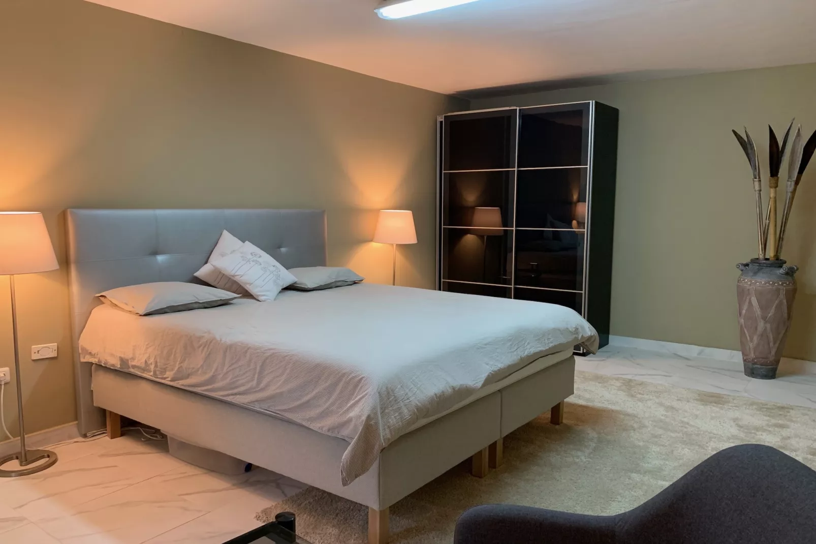 V11-Schlafzimmer