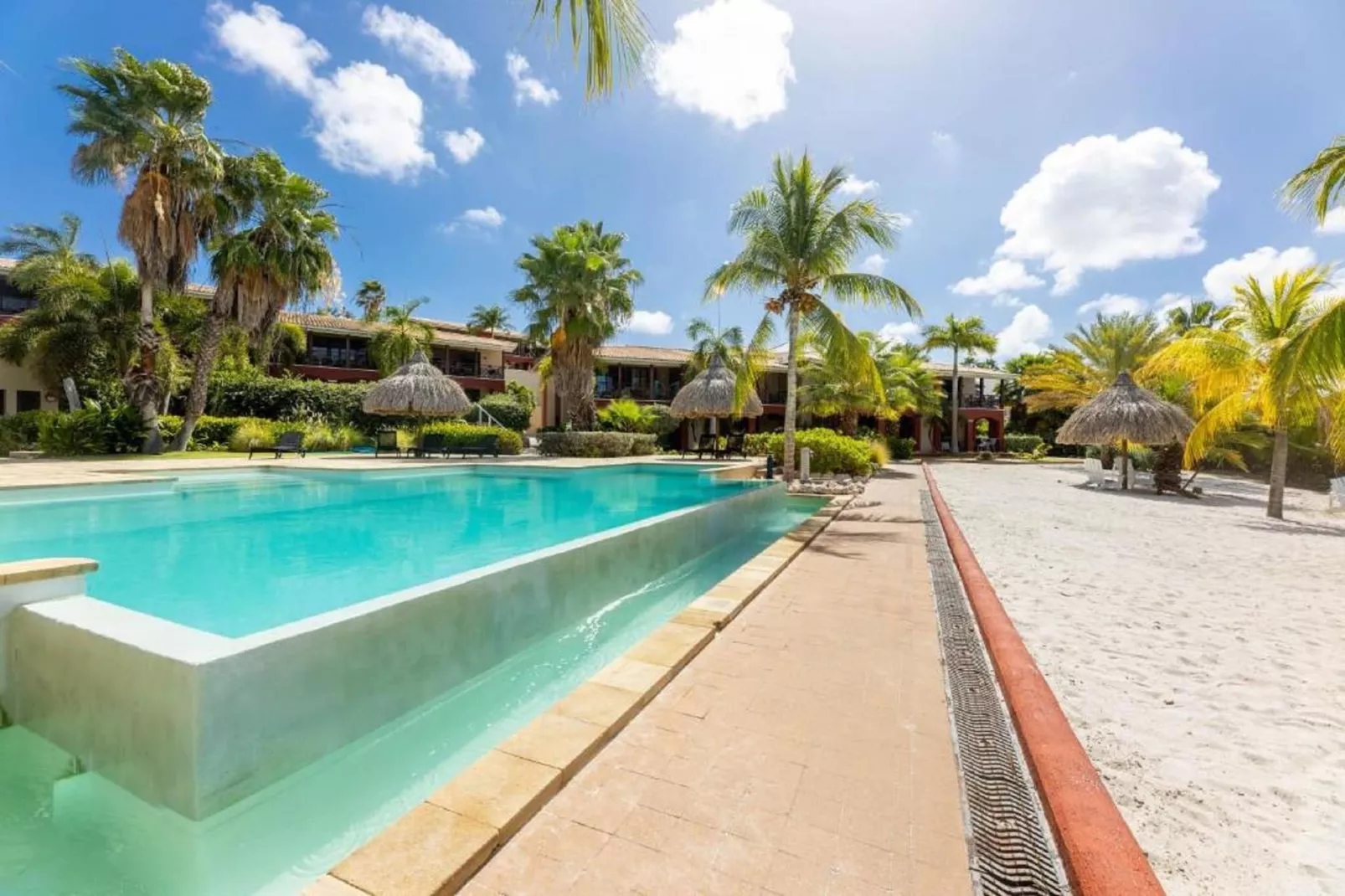 Spanish Water Apartment-Pool