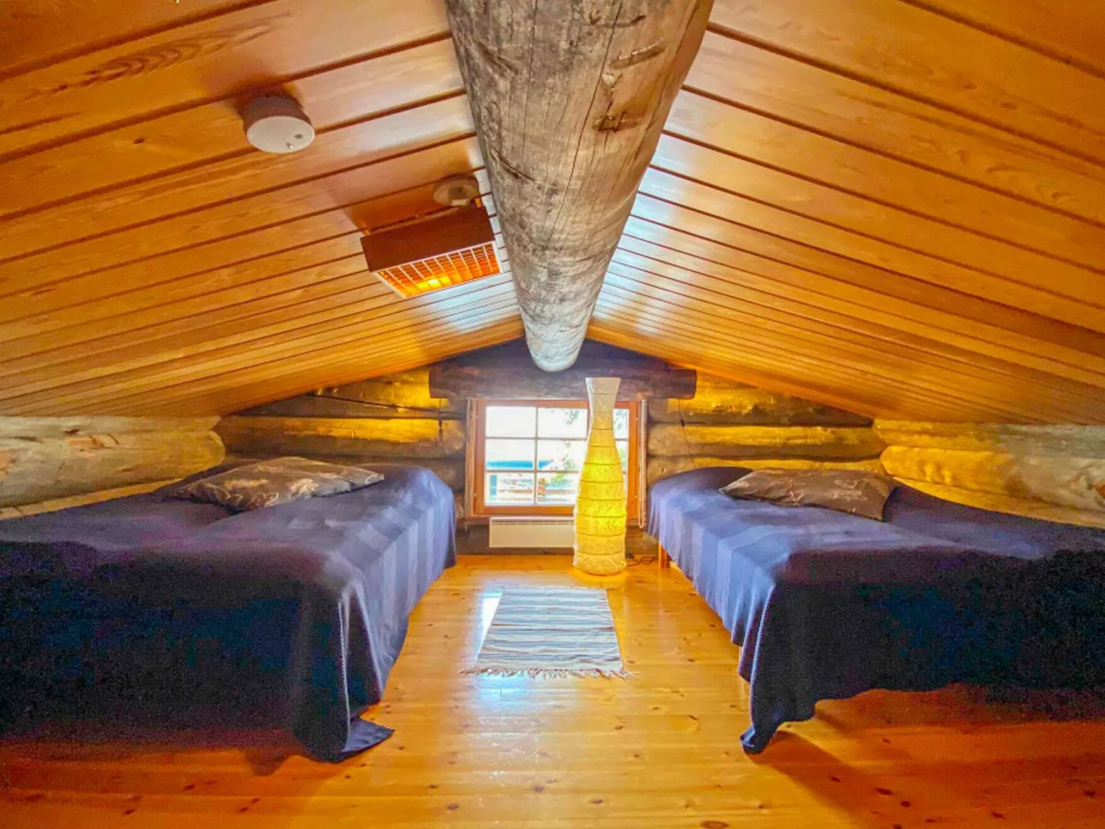 Kuusi-ruka 6-Inside