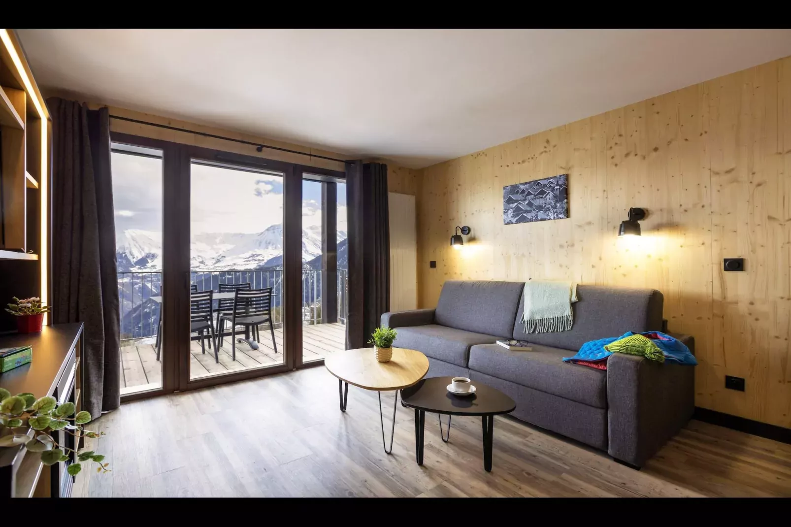 SYBELLES_S8L-Living room