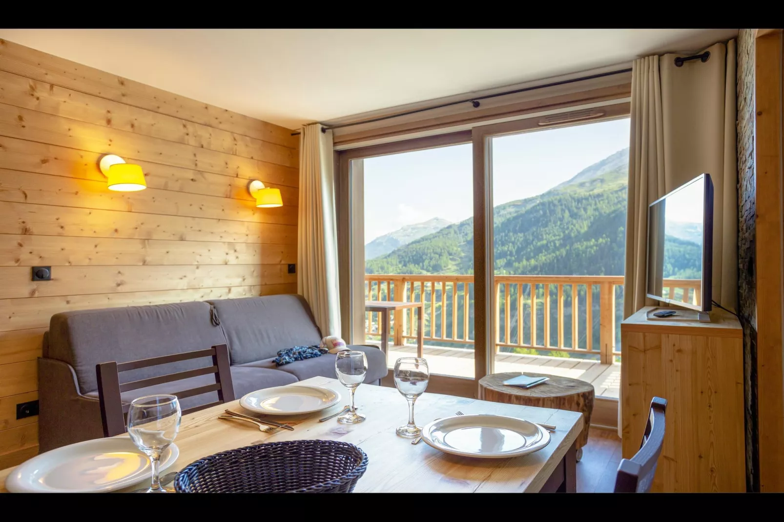 TIGNES_8PM-Living room