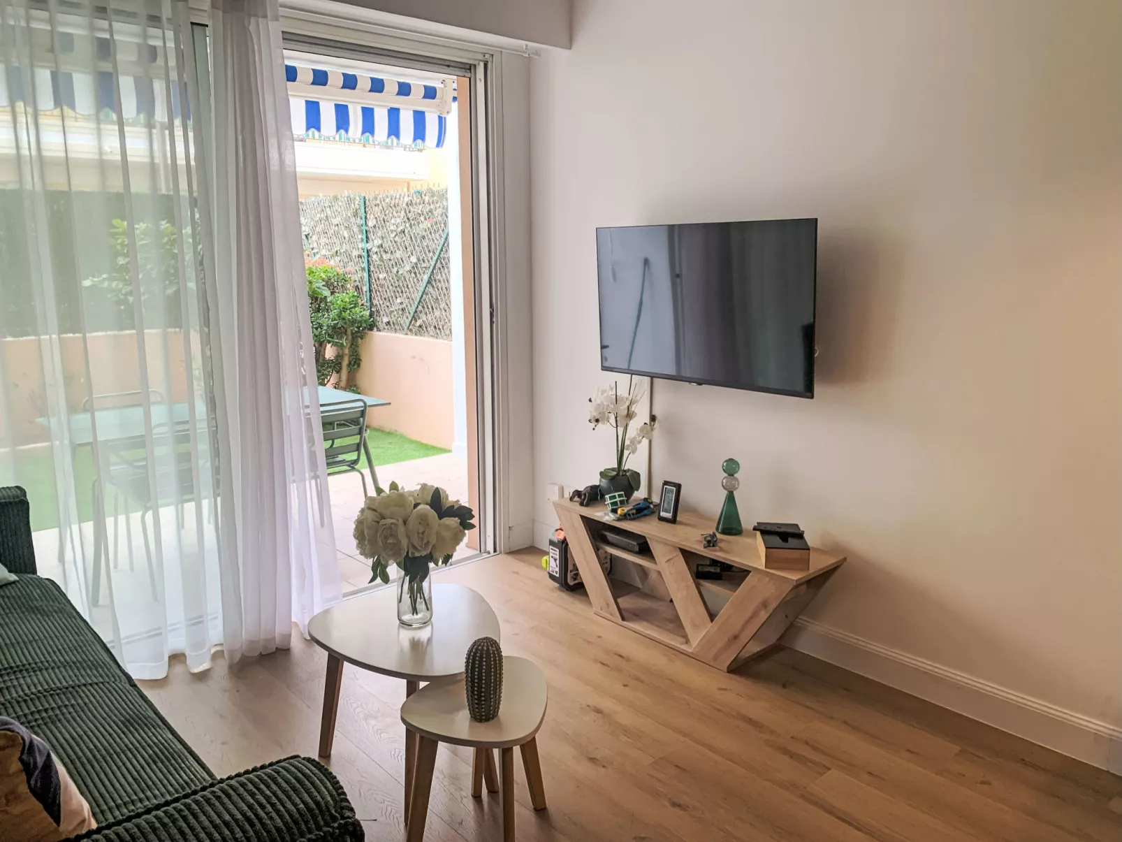 New Beach-Inside