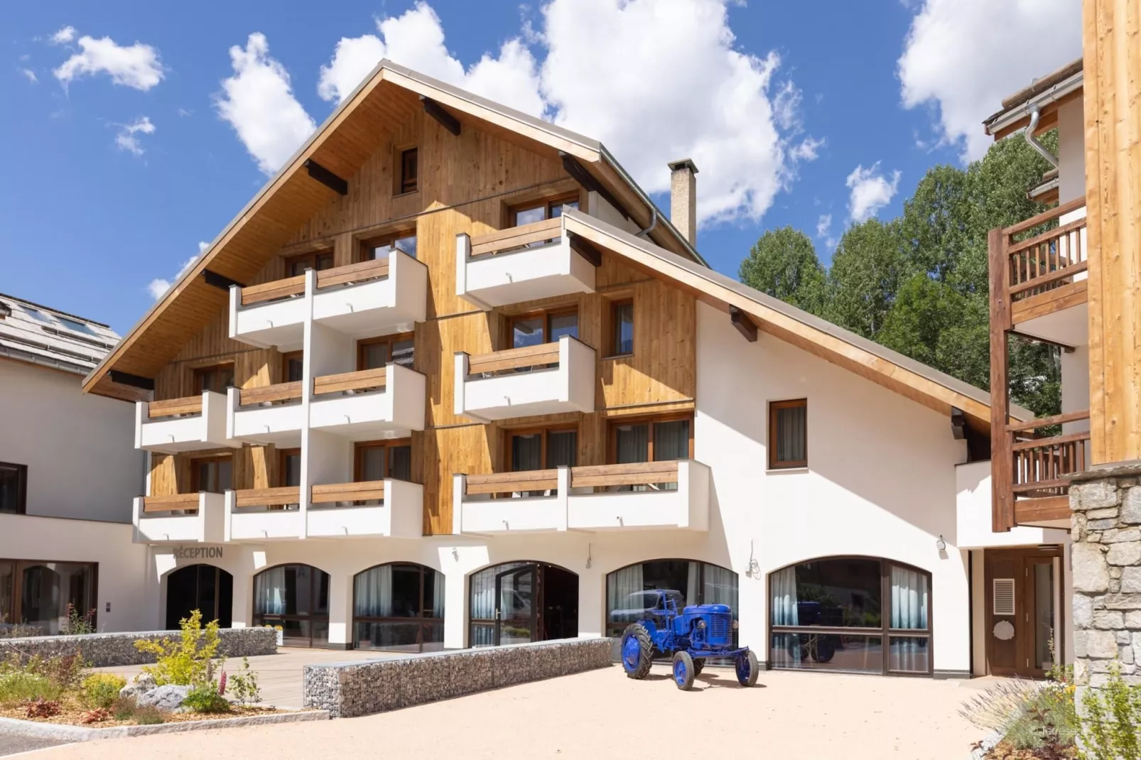 SERRE CHEVALIER Le Cristal Lodge-A36S-Exterior summer