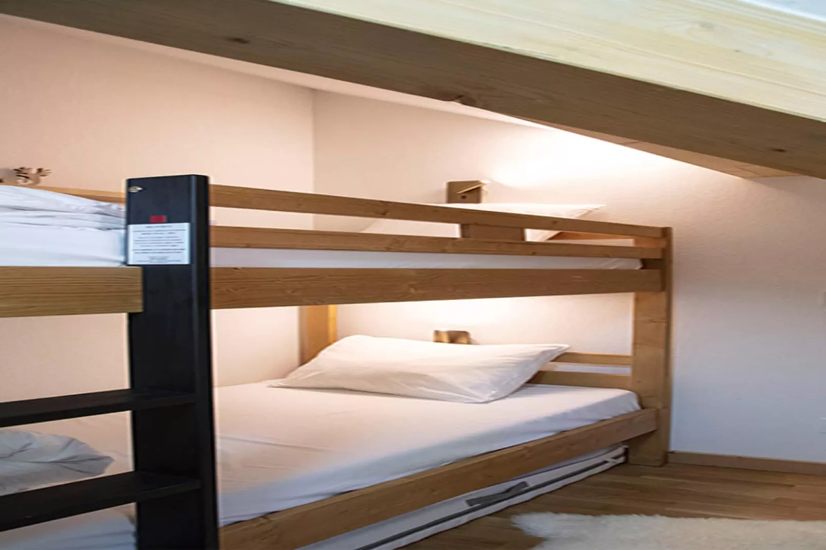 VAUJANY Edelweiss-A38P-Bedroom