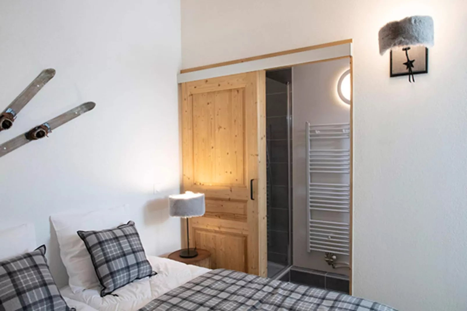 VAUJANY Edelweiss-A48P-Bedroom