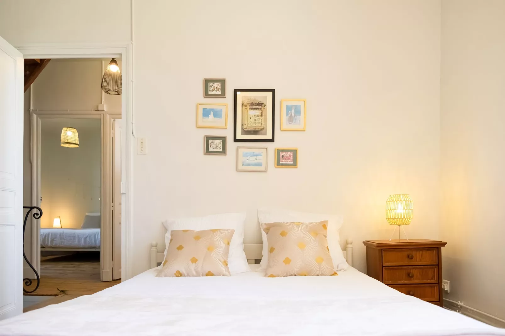 Maison de charme avec piscine à Coubejours-Bedroom