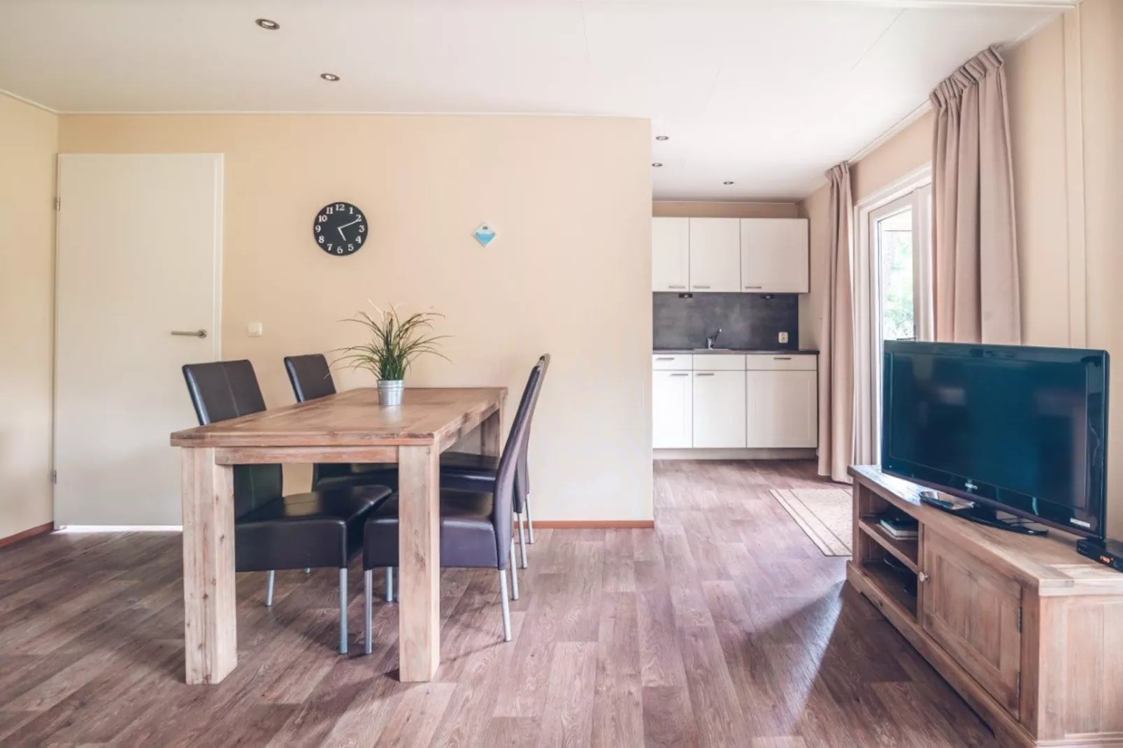 Bungalow Chalet+ | 2 - 4 people-Dining room