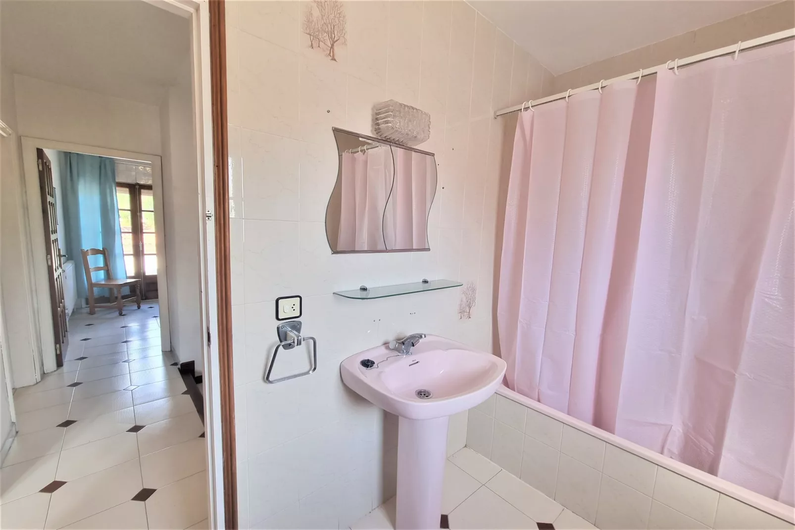 Betty-Bathroom