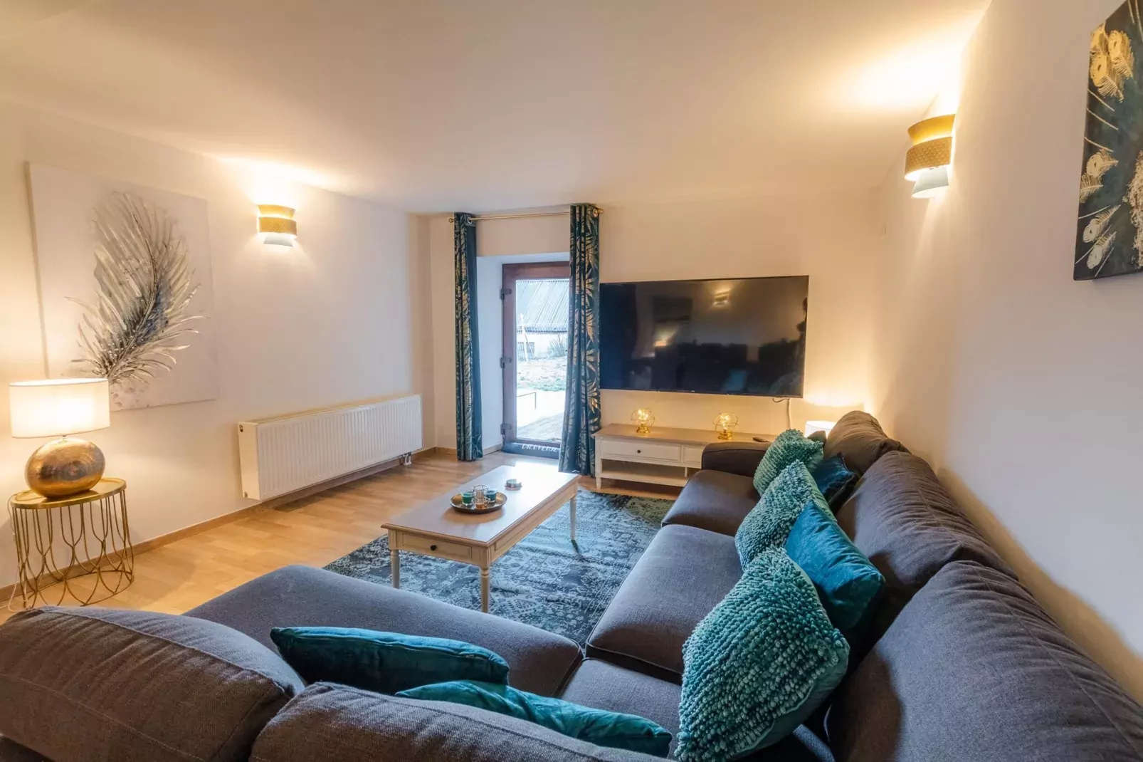 Petite Cour-Living room