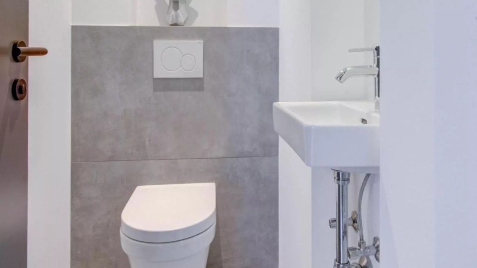 Leni Top 1-Bathroom
