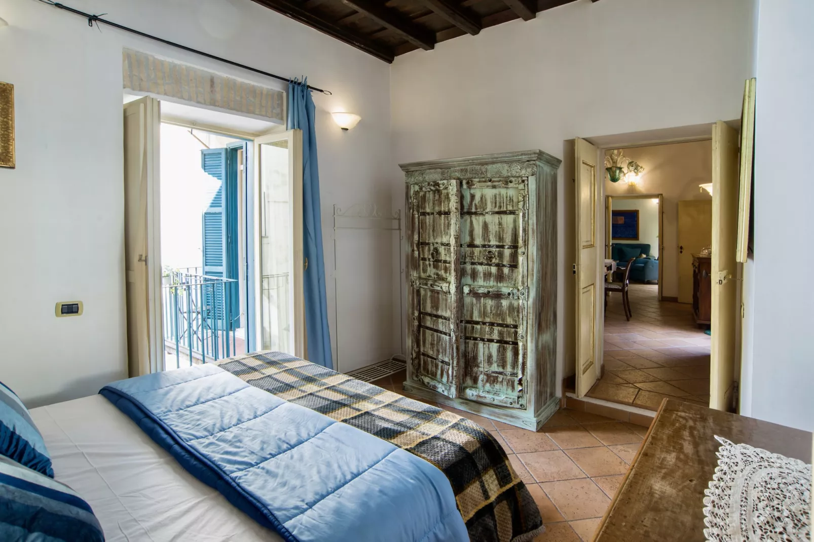 Trevi Fountain Apartment-Bedroom