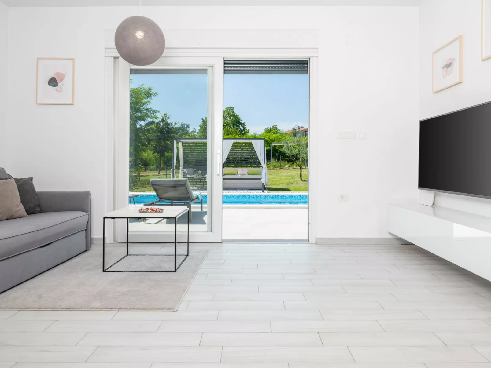 Villa Romantica-Inside