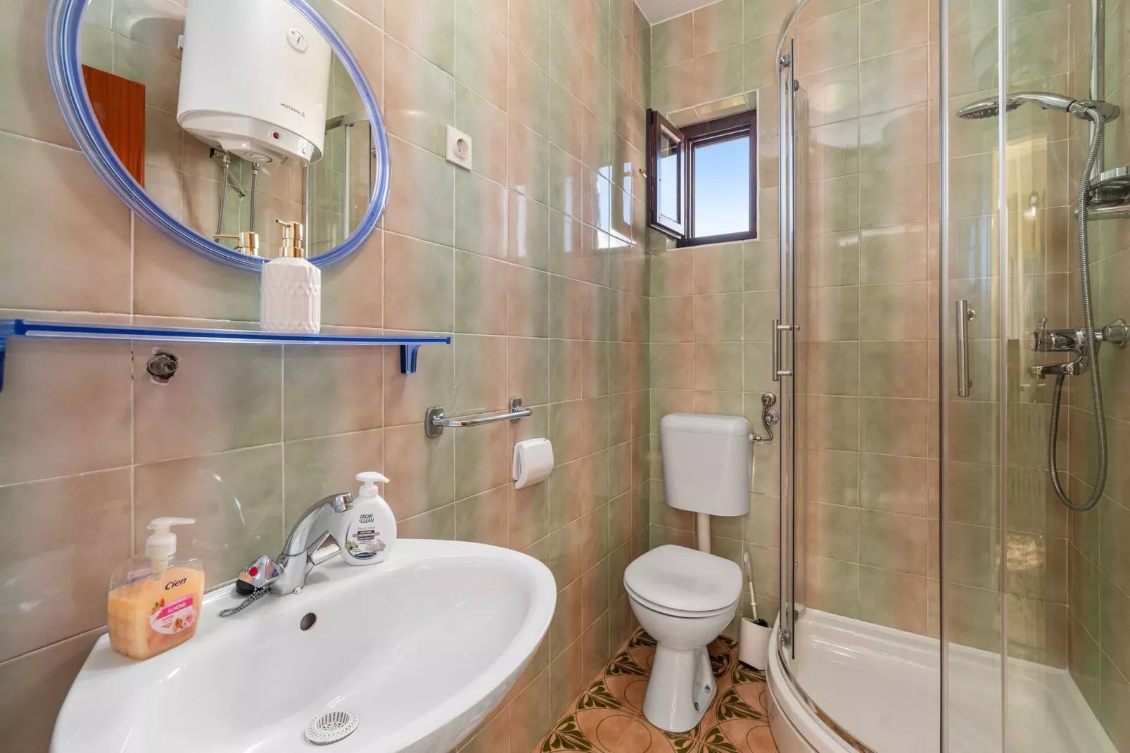 Apartments Barbarella - Three Bedroom Apartment A2-Bathroom
