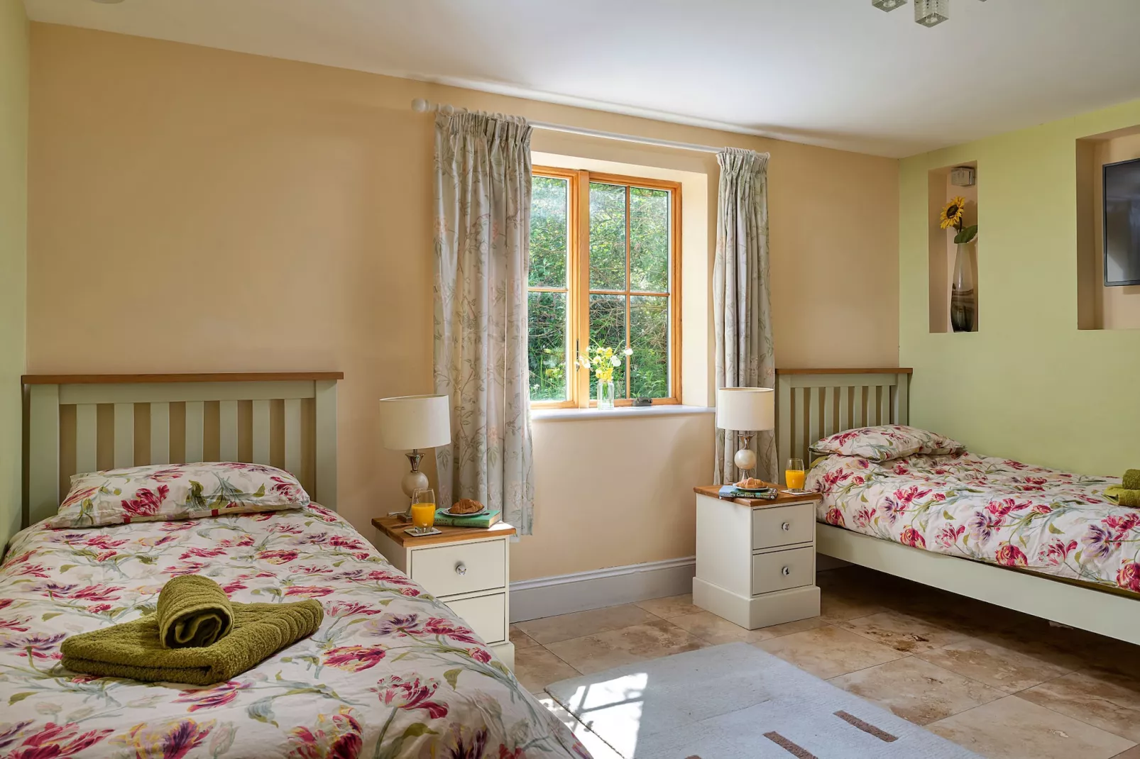 Red Kites Retreat-Bedroom