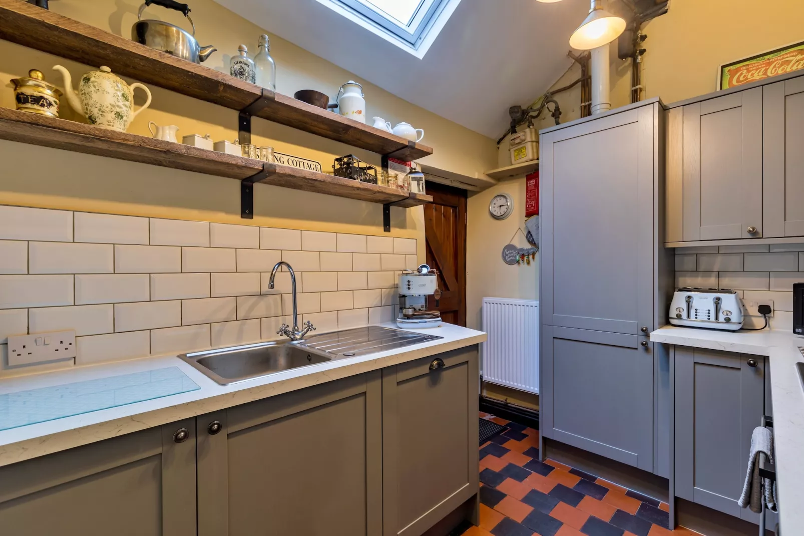 Spring Cottage-Kitchen