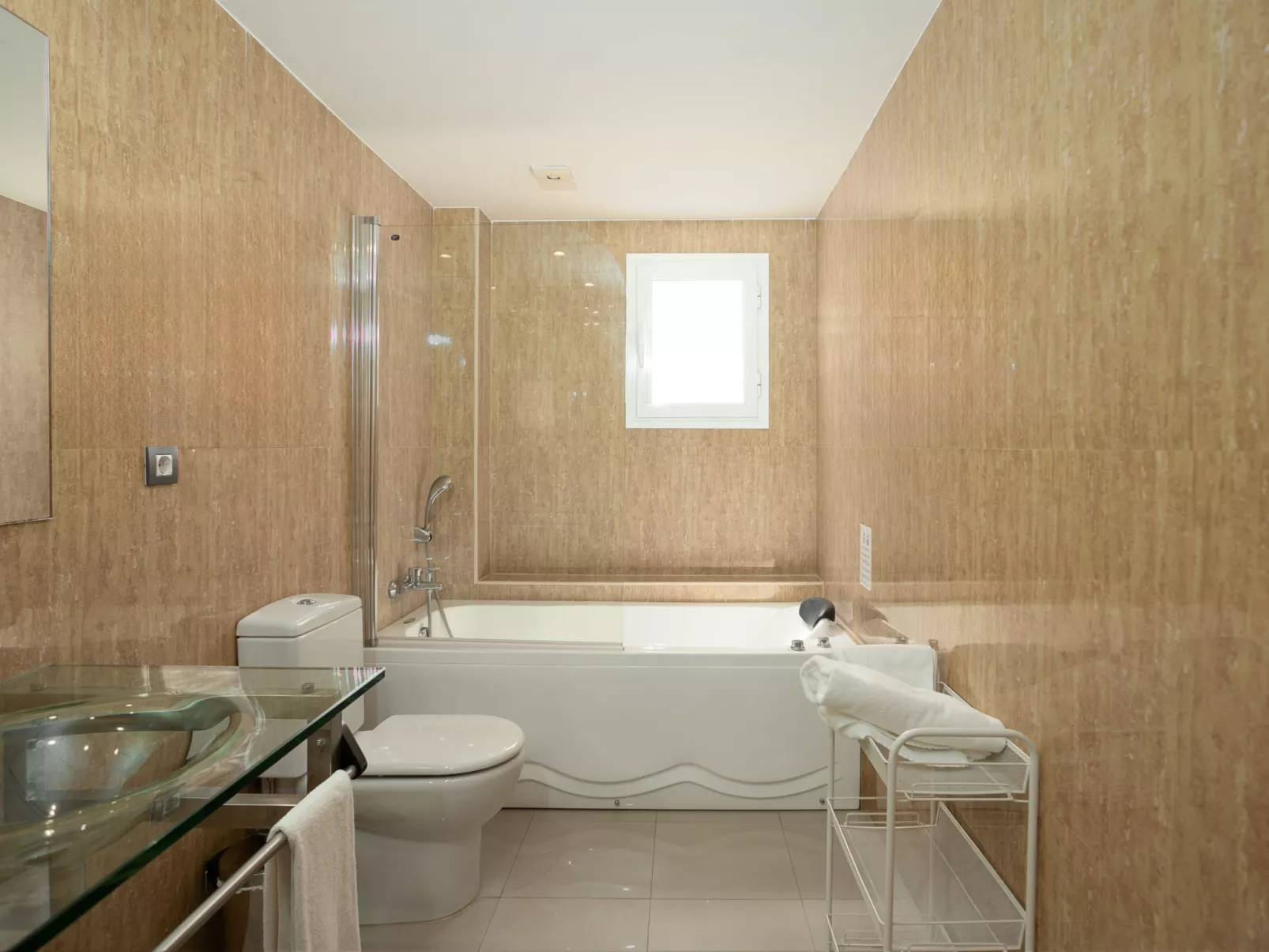 Cortijo del Mar-Inside