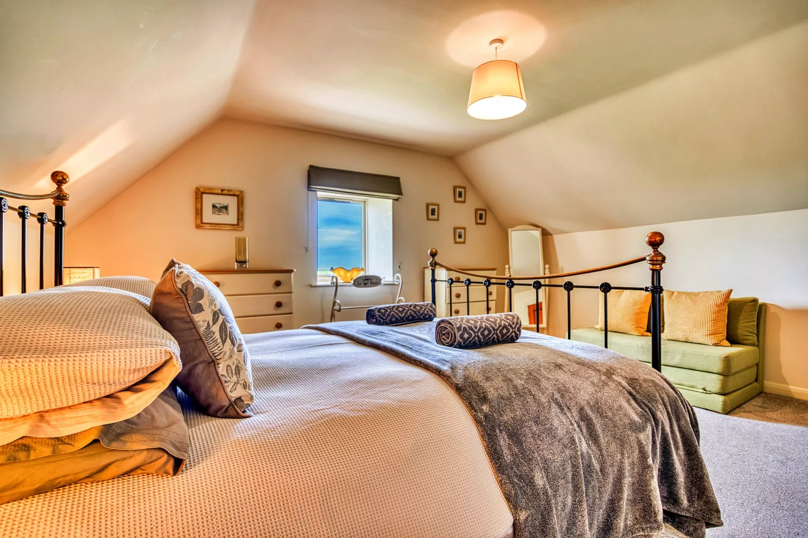 Gag Barn-Bedroom