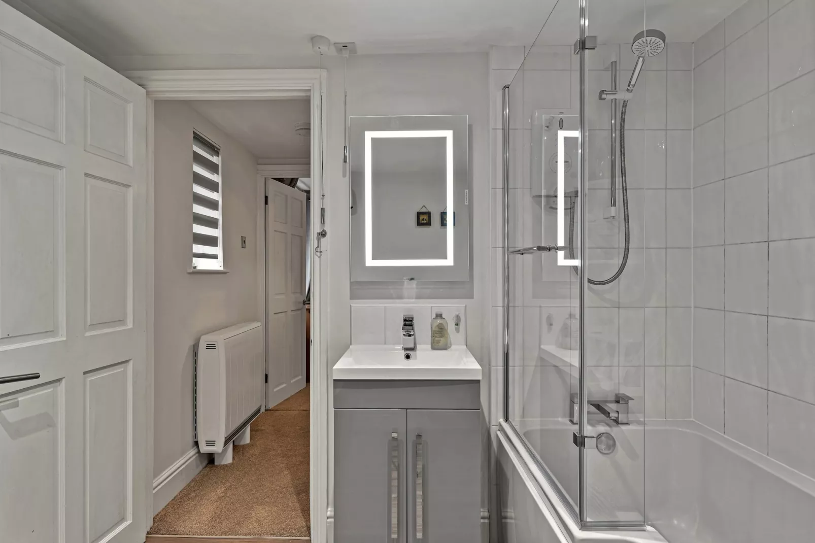 Porthole Cottage-Bathroom