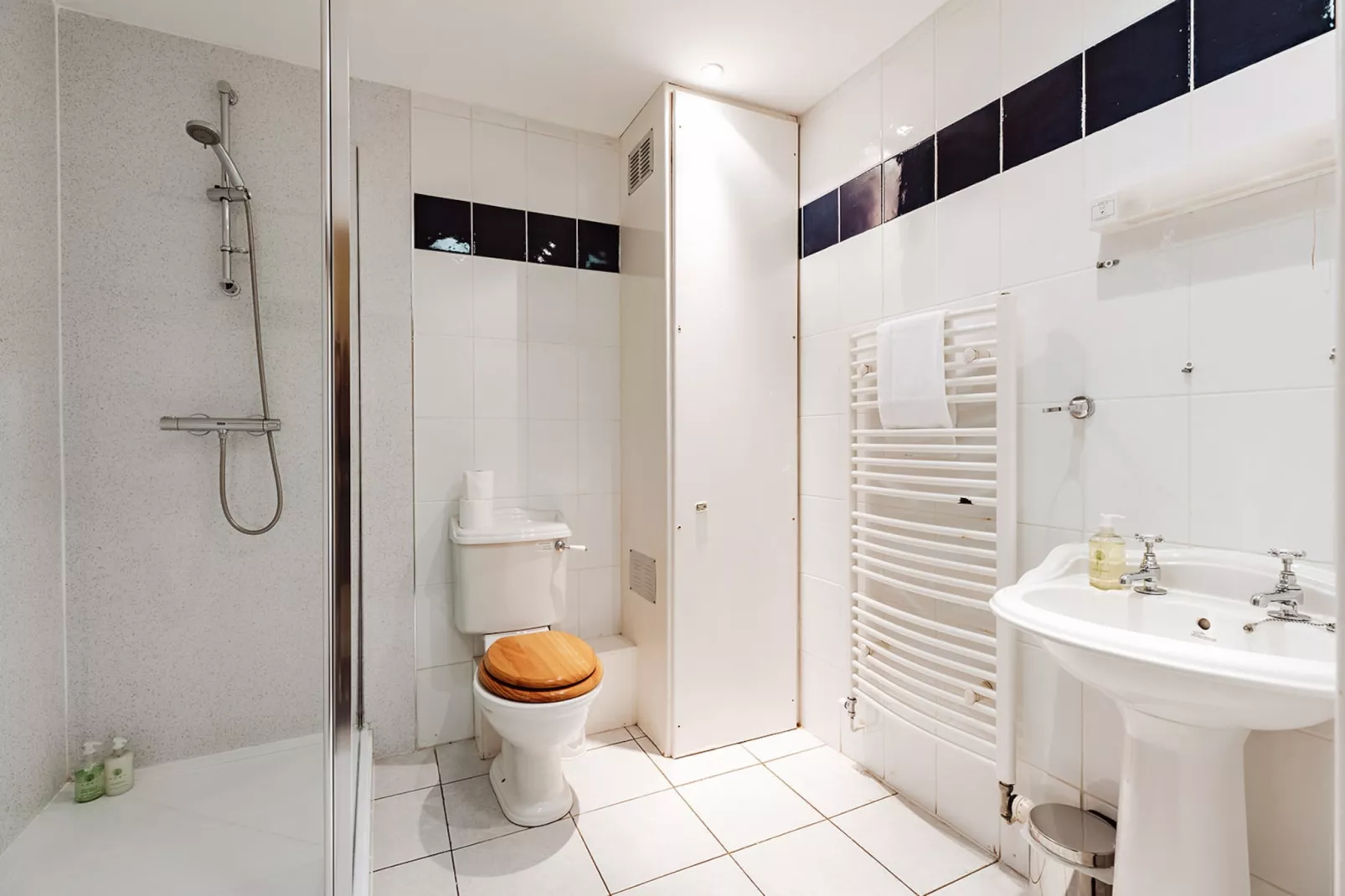 Netley Hall - Camelia-Bathroom